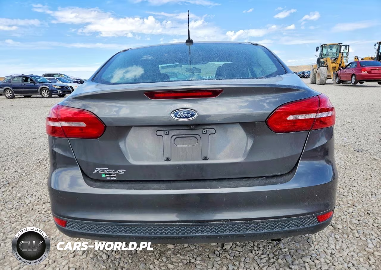 2018 Ford Focus S VIN:1FADP3E22JL275822 - 6