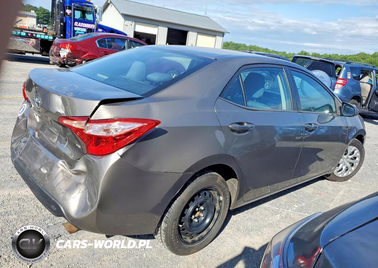 2018 Toyota Corolla Le VIN:2T1BURHE9JC067818 - 3