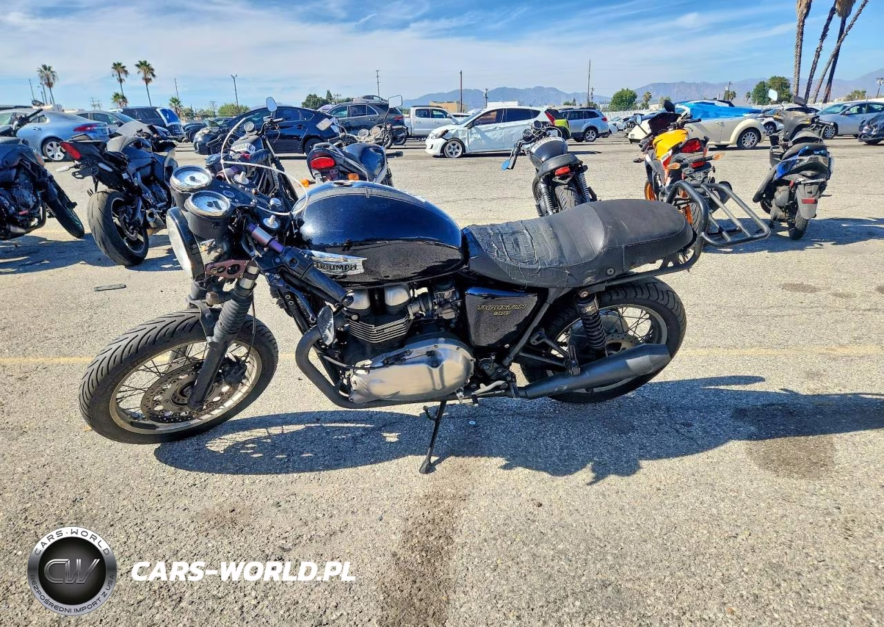 2013 Triumph Motorcycle Thruxton VIN:SMT920K1XDT572030 - 3