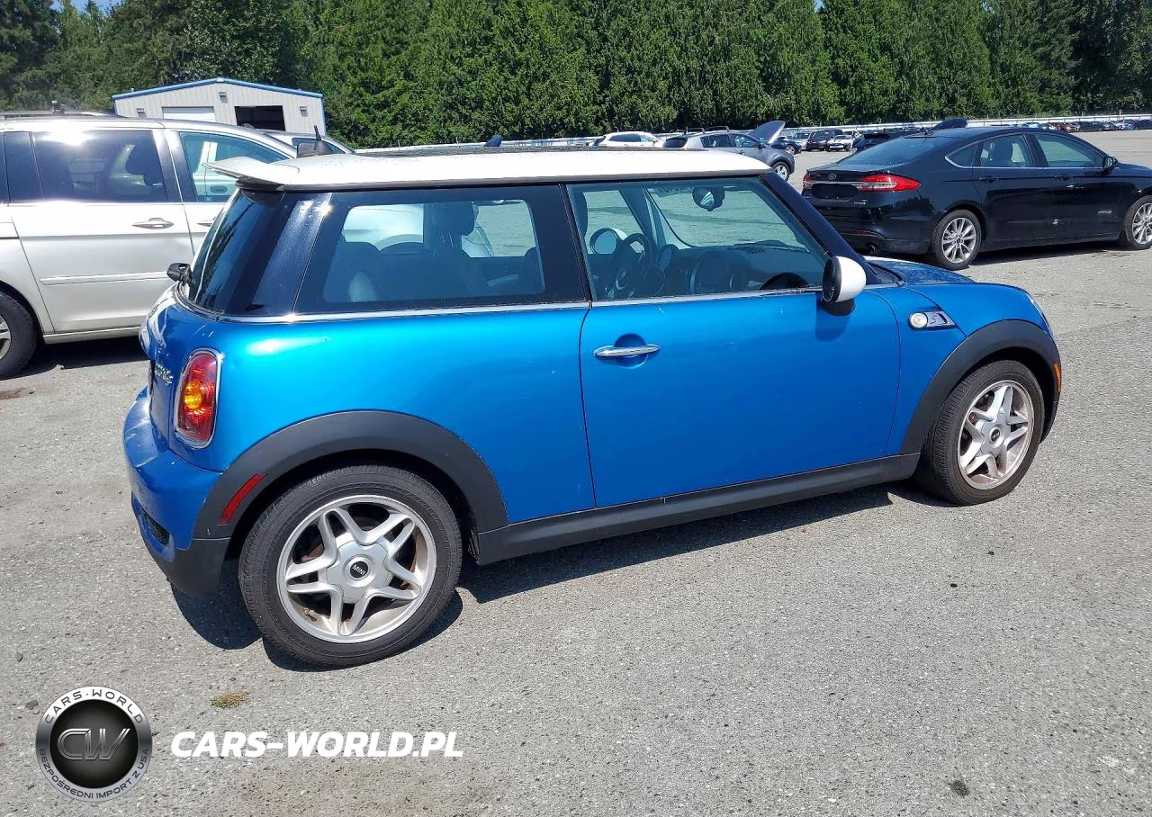 2010 Mini Cooper S VIN:WMWMF7C59ATW89517 - 3