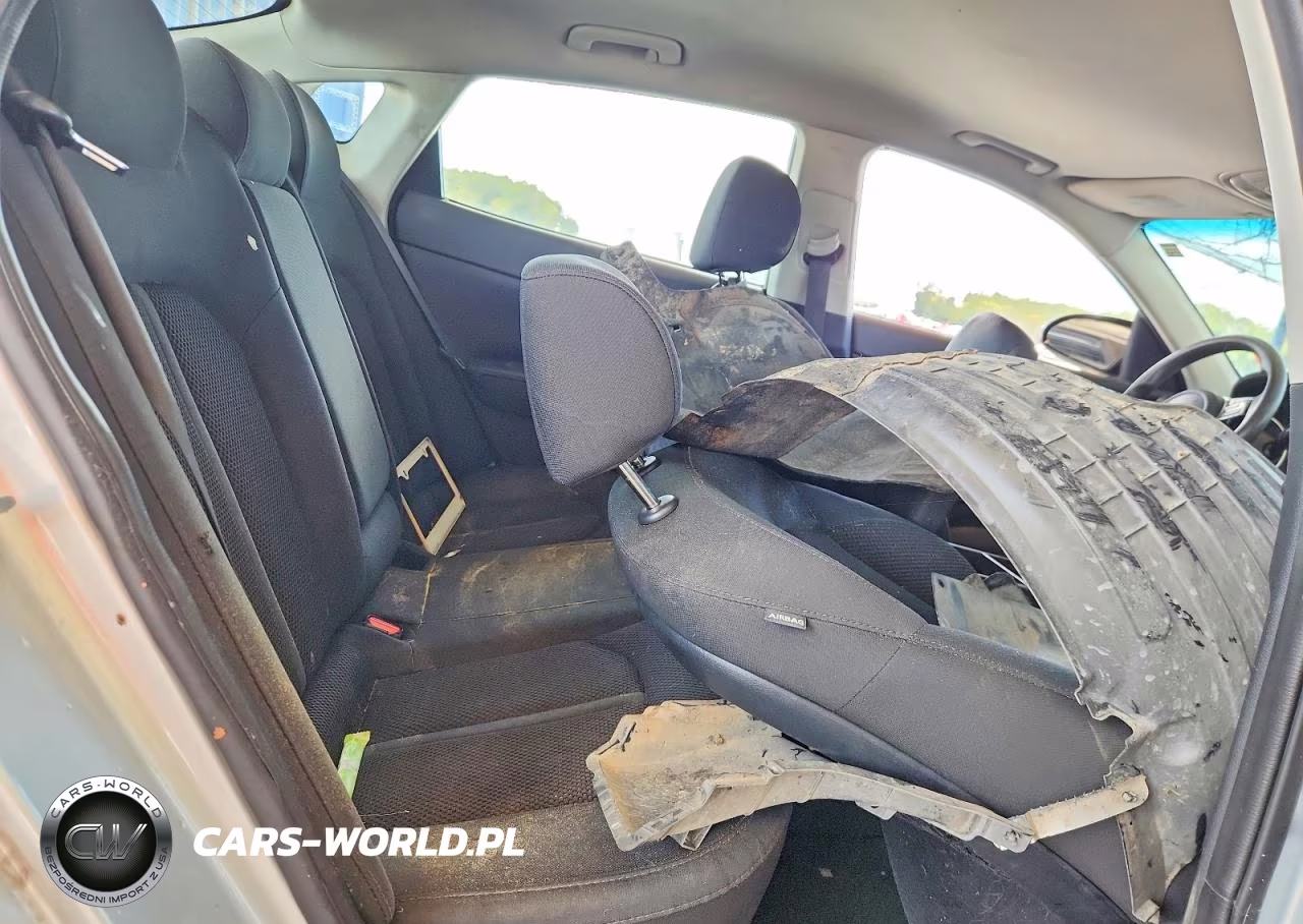 2019 Kia Optima Lx VIN:5XXGT4L32KG356826 - 10
