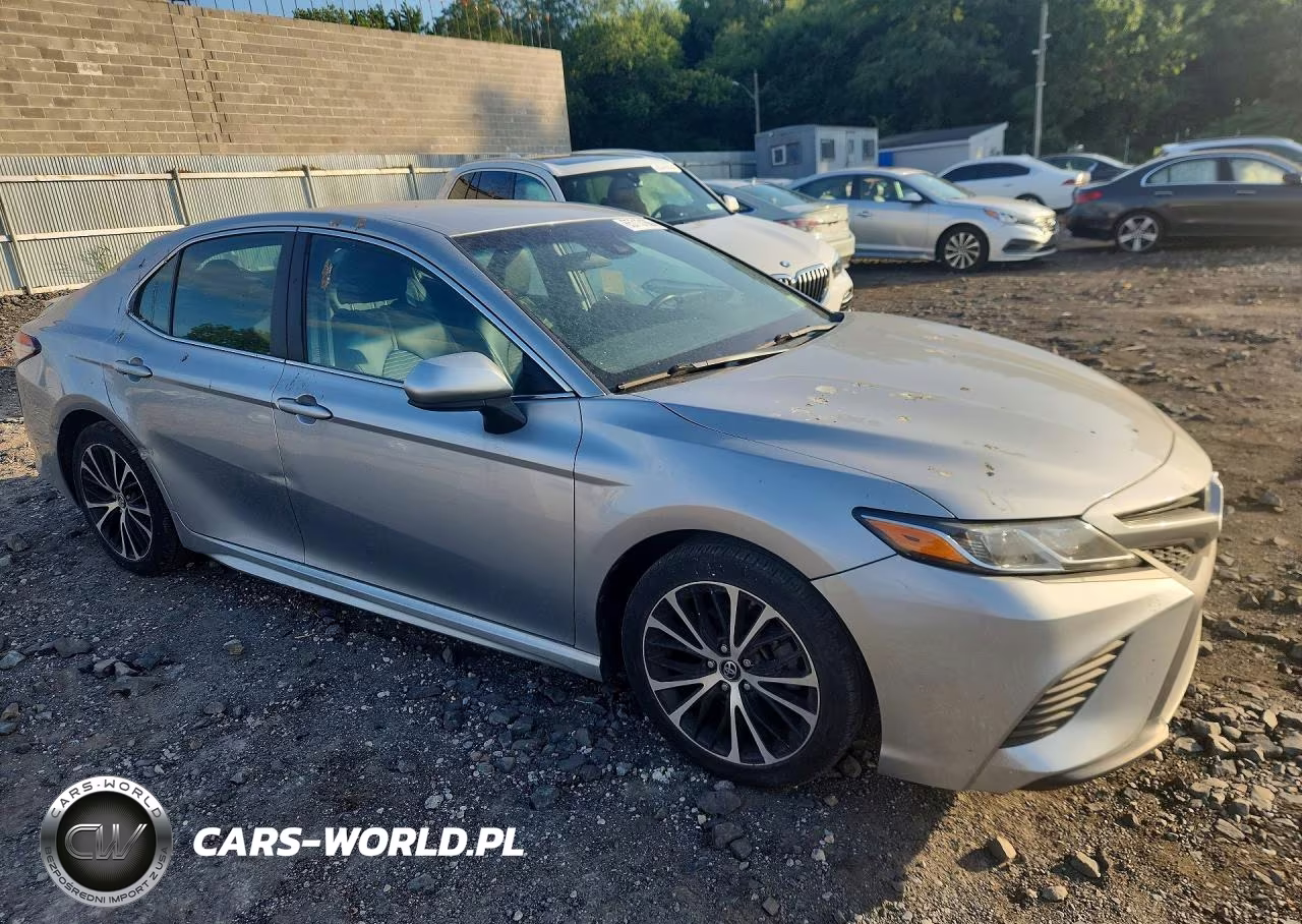 2018 Toyota Camry Se VIN:4T1B11HK5JU664074 - 4