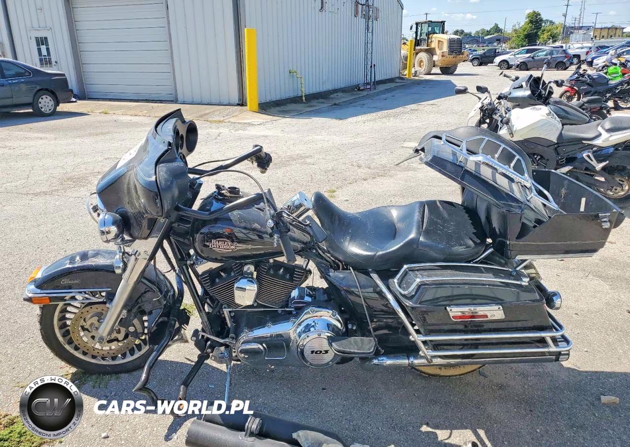 2013 Harley-Davidson Flhtc Electra Glide Classic VIN:1HD1FFM15DB630520 - 3