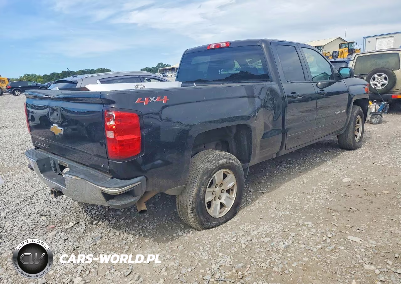 2018 Chevrolet Silverado K1500 Lt VIN:1GCVKREH2JZ301367 - 3