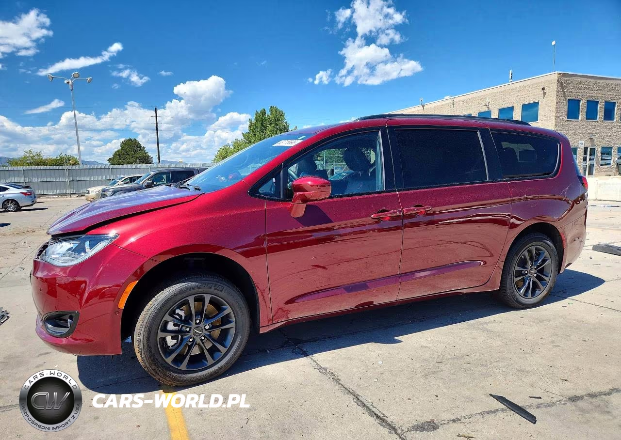 2020 Chrysler Pacifica Touring L
