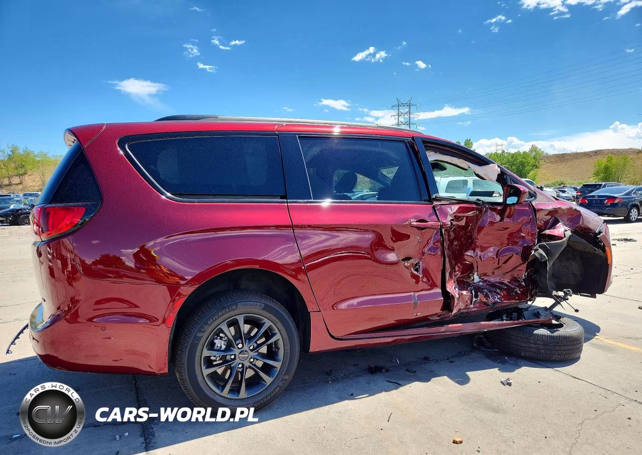 2020 Chrysler Pacifica Touring L VIN:2C4RC3BG7LR289057 - 3
