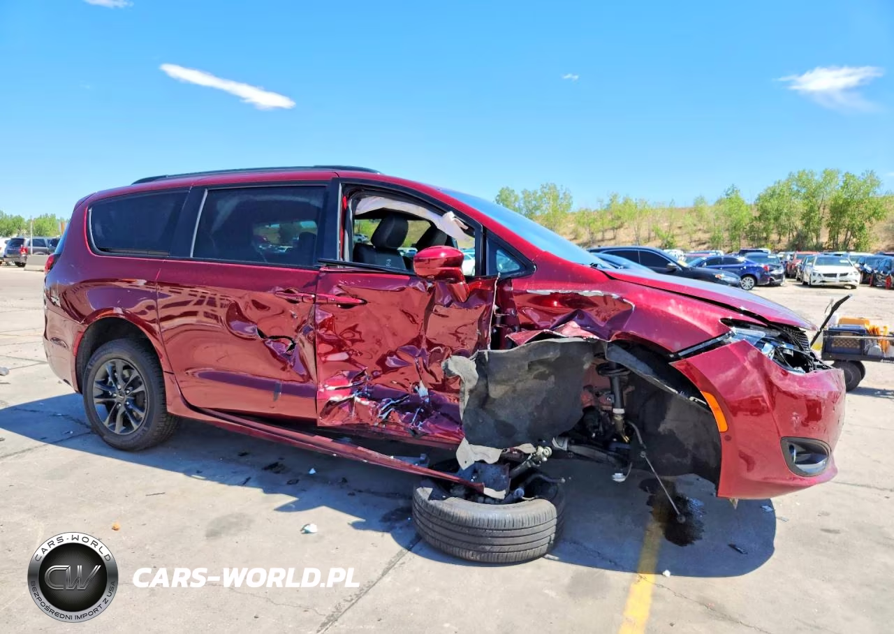 2020 Chrysler Pacifica Touring L VIN:2C4RC3BG7LR289057 - 4