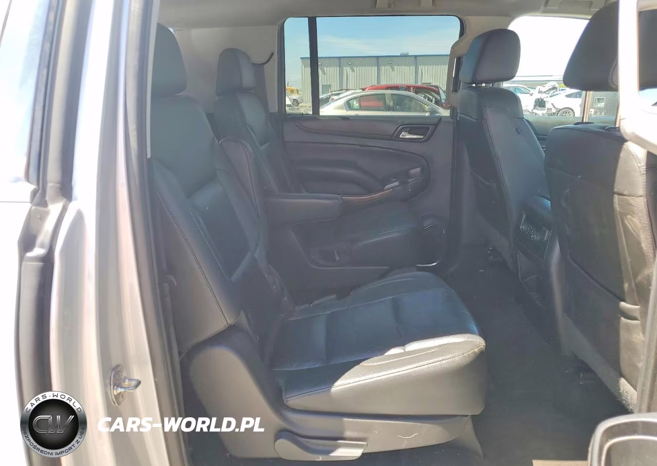 2018 Chevrolet Suburban C1500 Premier VIN:1GNSCJKC0JR112265 - 11