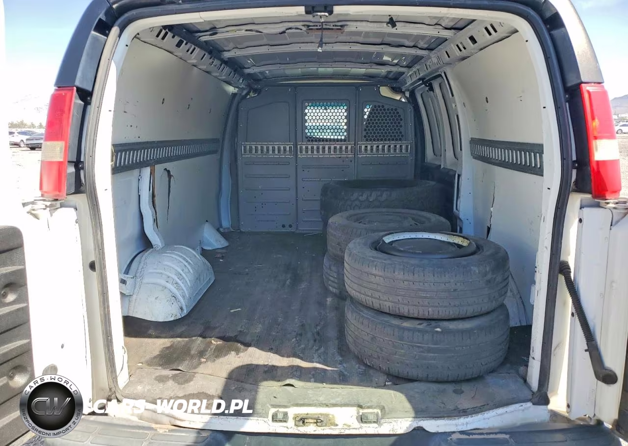 2011 Chevrolet Express G1500 VIN:1GCSGAF40B1135061 - 10
