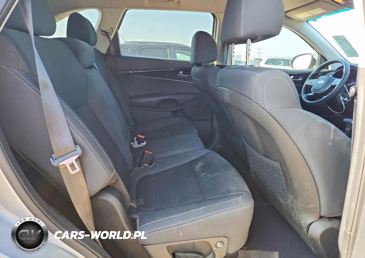 2020 Kia Sorento Lx VIN:5XYPG4A3XLG707082 - 10