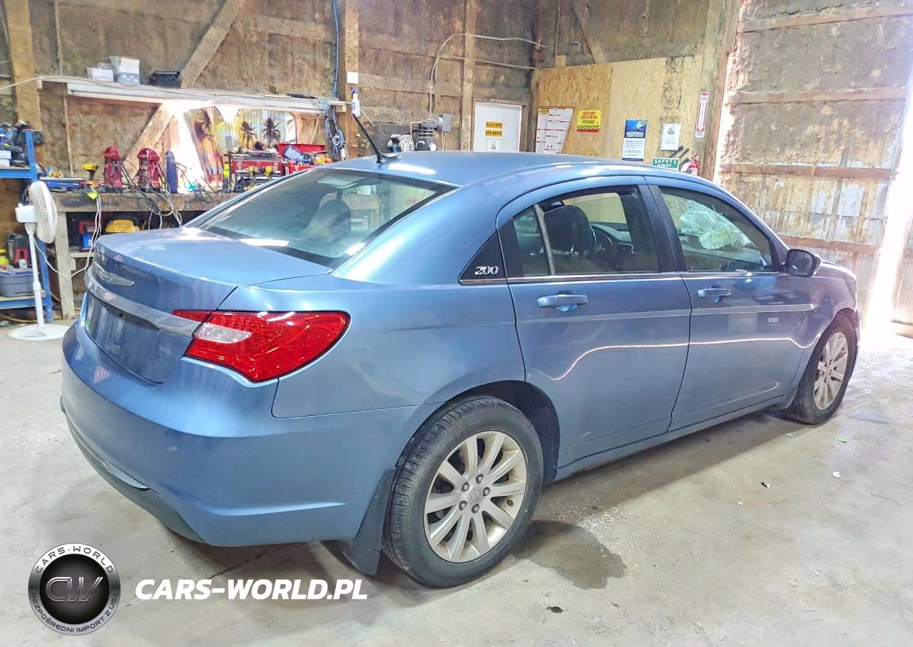 2011 Chrysler 200 Touring VIN:1C3BC1FB5BN602496 - 3