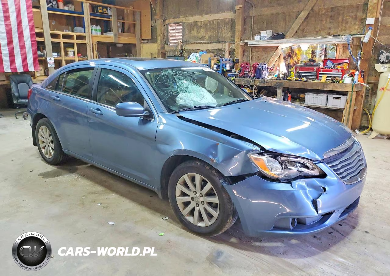 2011 Chrysler 200 Touring VIN:1C3BC1FB5BN602496 - 4