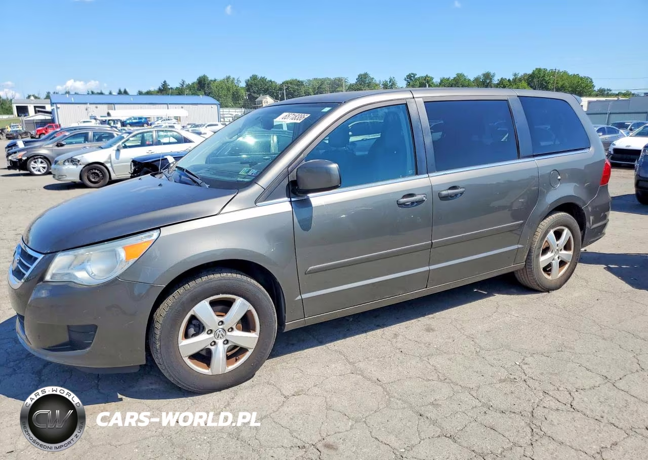 2010 Volkswagen Routan Se