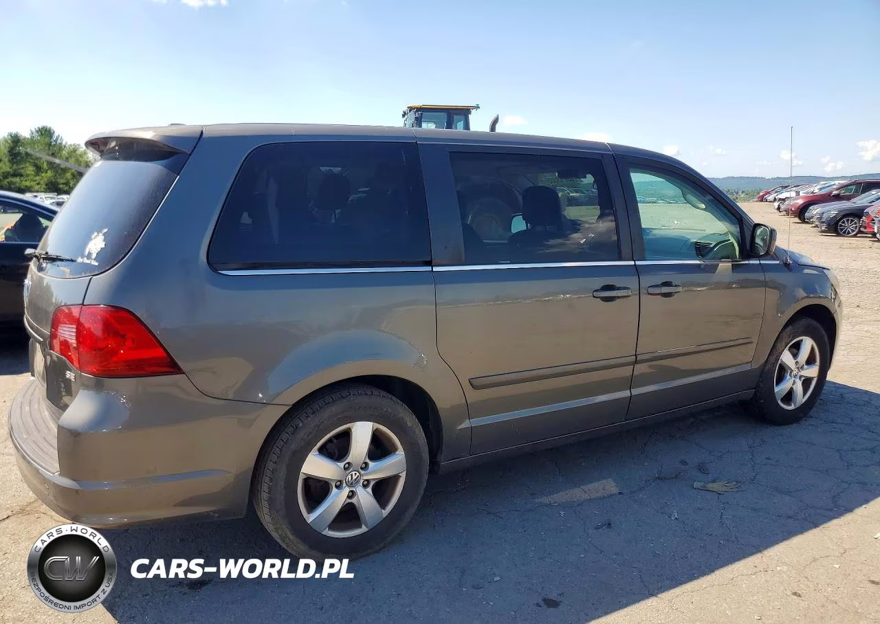 2010 Volkswagen Routan Se VIN:2V4RW3D13AR272341 - 3
