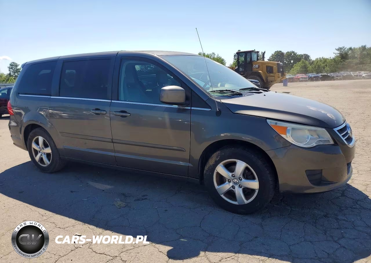 2010 Volkswagen Routan Se VIN:2V4RW3D13AR272341 - 4
