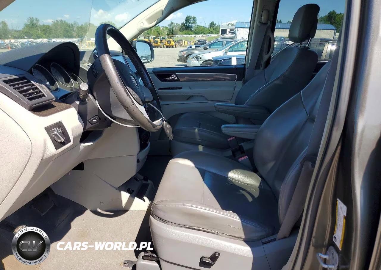 2010 Volkswagen Routan Se VIN:2V4RW3D13AR272341 - 7