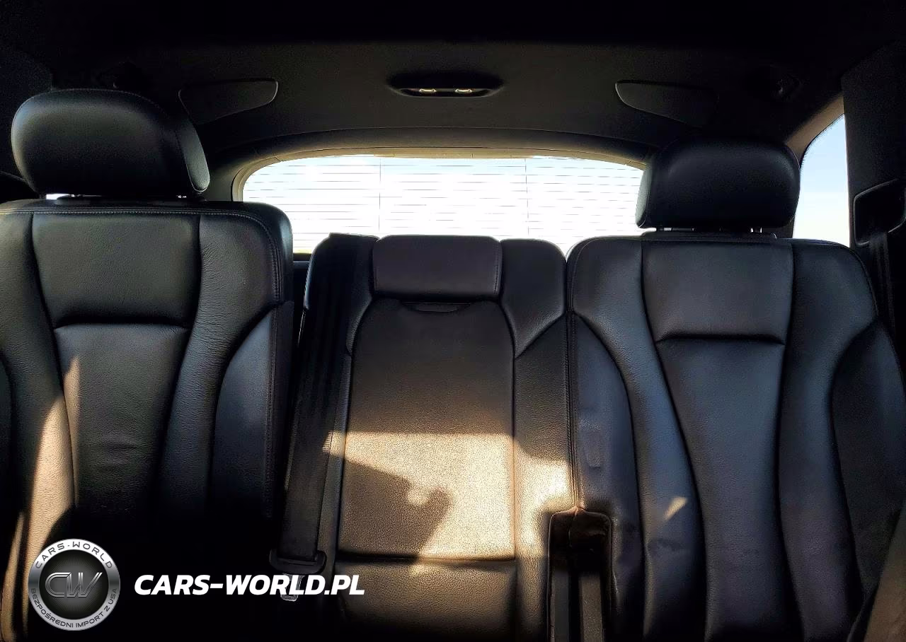 2017 Audi Q7 Premium Plus VIN:WA1LAAF72HD023816 - 10
