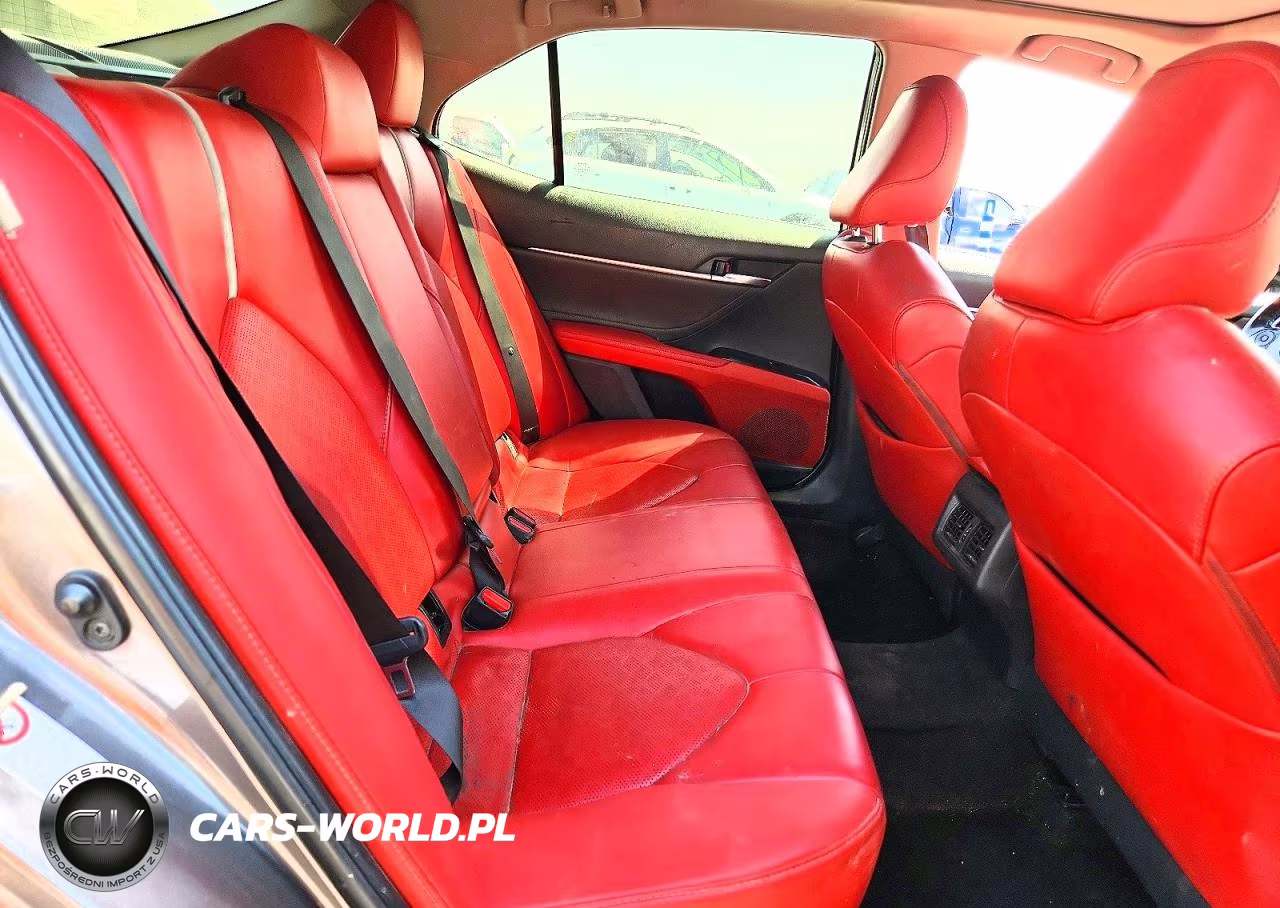 2018 Toyota Camry Xse VIN:4T1B61HKXJU562738 - 10
