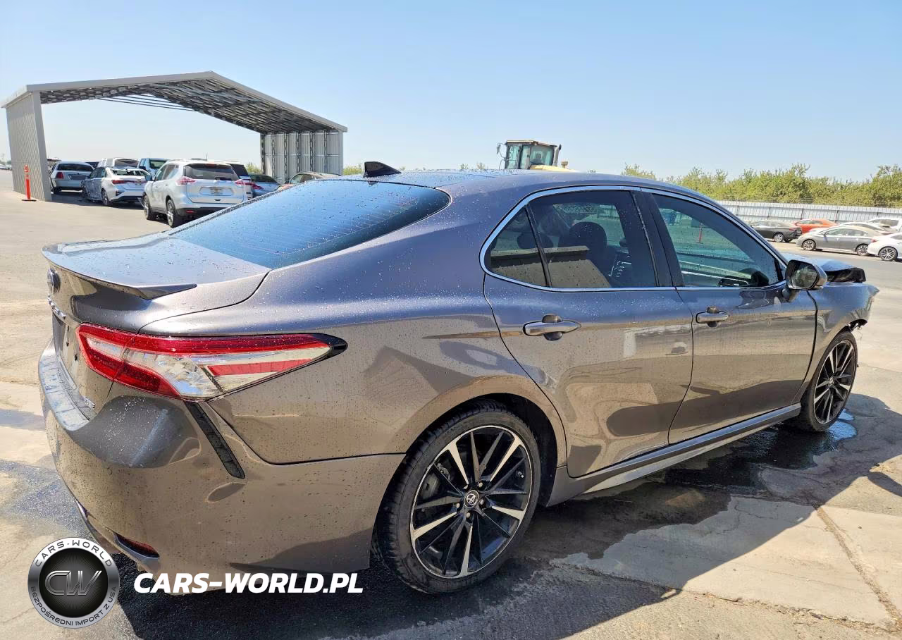 2018 Toyota Camry Xse VIN:4T1B61HKXJU562738 - 3
