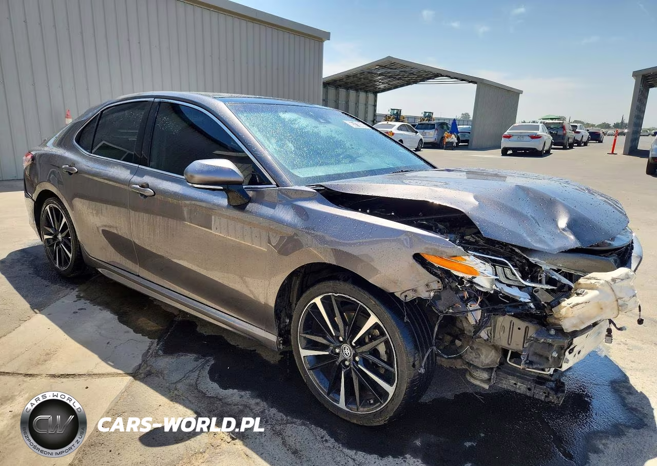 2018 Toyota Camry Xse VIN:4T1B61HKXJU562738 - 4