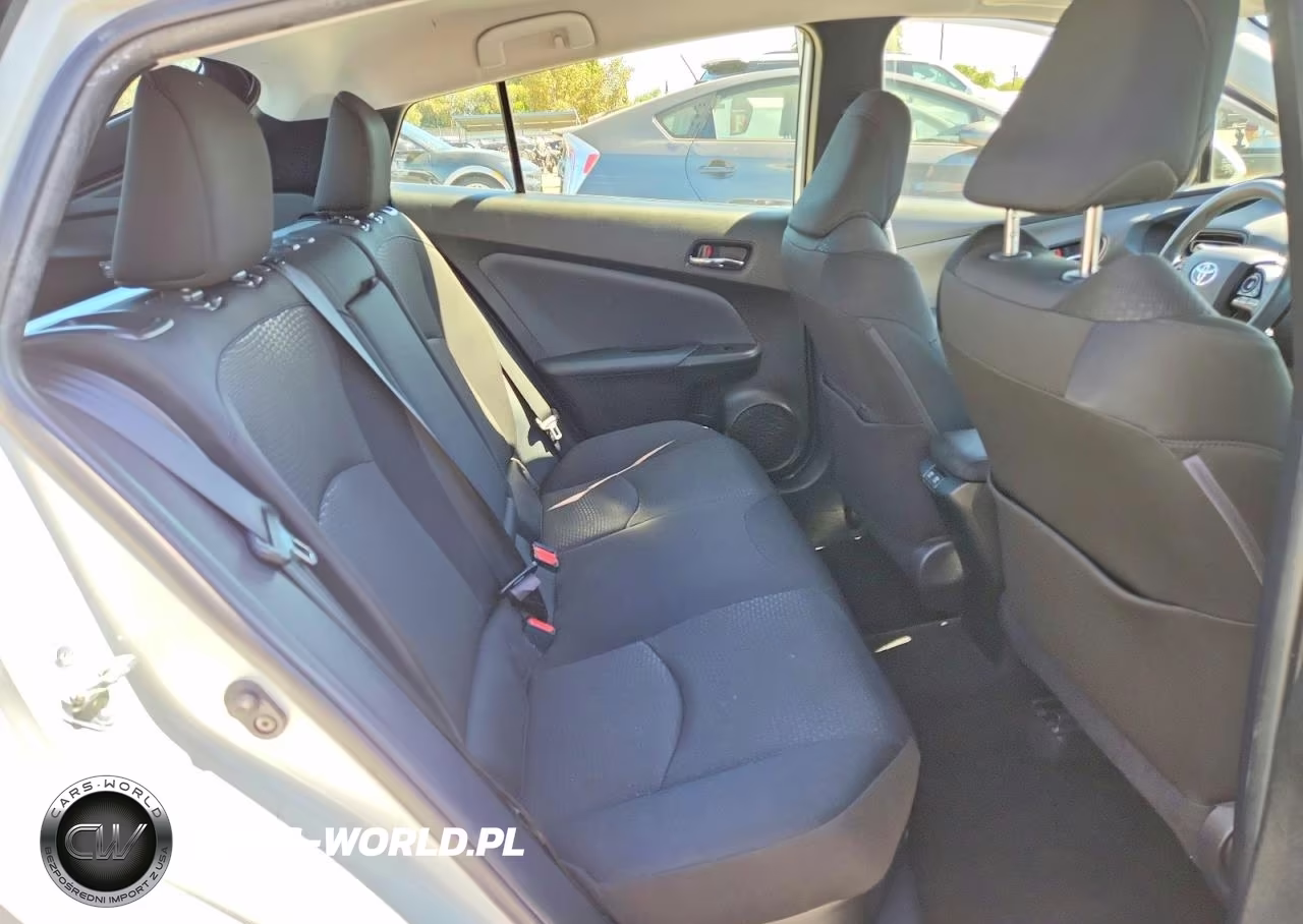 2020 Toyota Prius Le VIN:JTDKARFU3L3102836 - 10