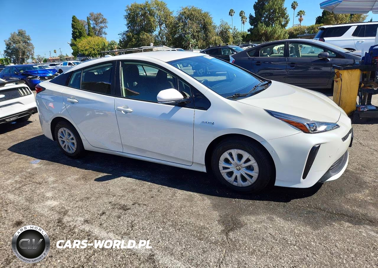 2020 Toyota Prius Le VIN:JTDKARFU3L3102836 - 4