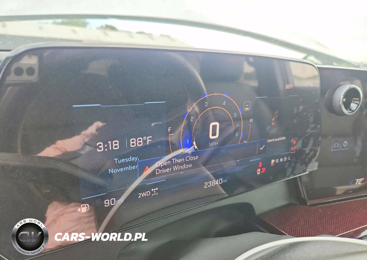 2025 Chevrolet Traverse Z71 VIN:1GNEVJRS9SJ191262 - 9