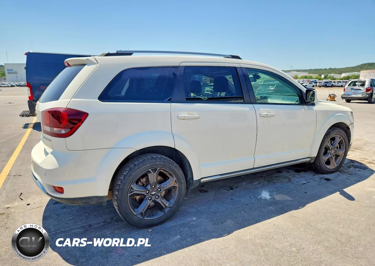 2020 Dodge Journey Crossroad VIN:3C4PDCGB7LT188647 - 3