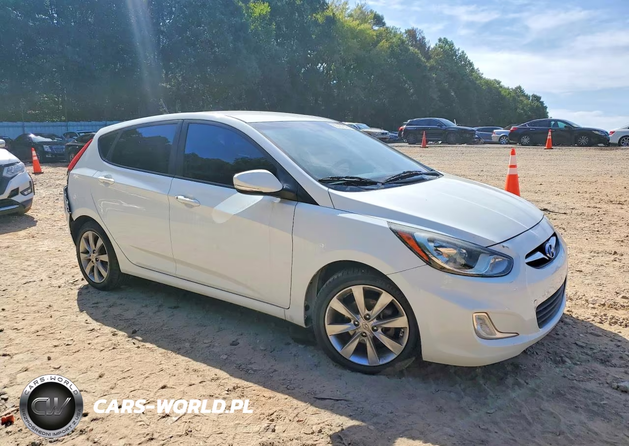 2013 Hyundai Accent Se VIN:KMHCU5AE7DU133812 - 4