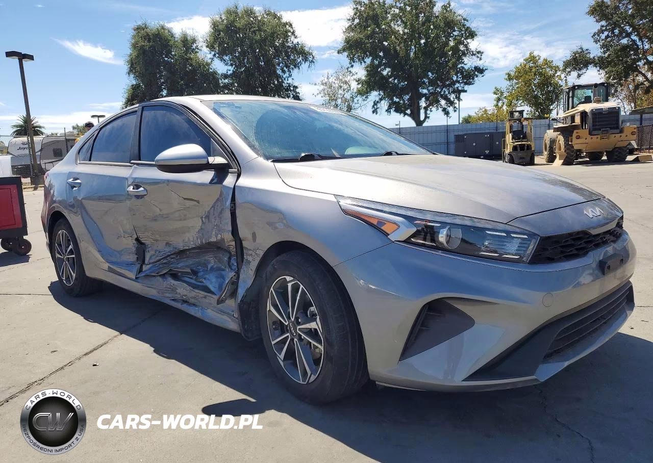2023 Kia Forte Lxs VIN:3KPF24AD3PE552056 - 4