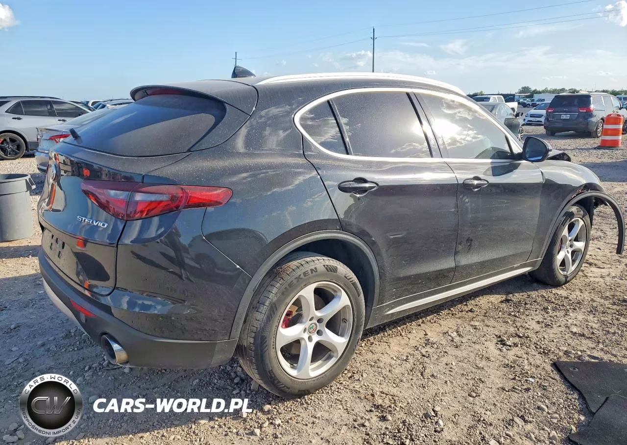 2018 Alfa Romeo Stelvio VIN:ZASFAKANXJ7B82206 - 3