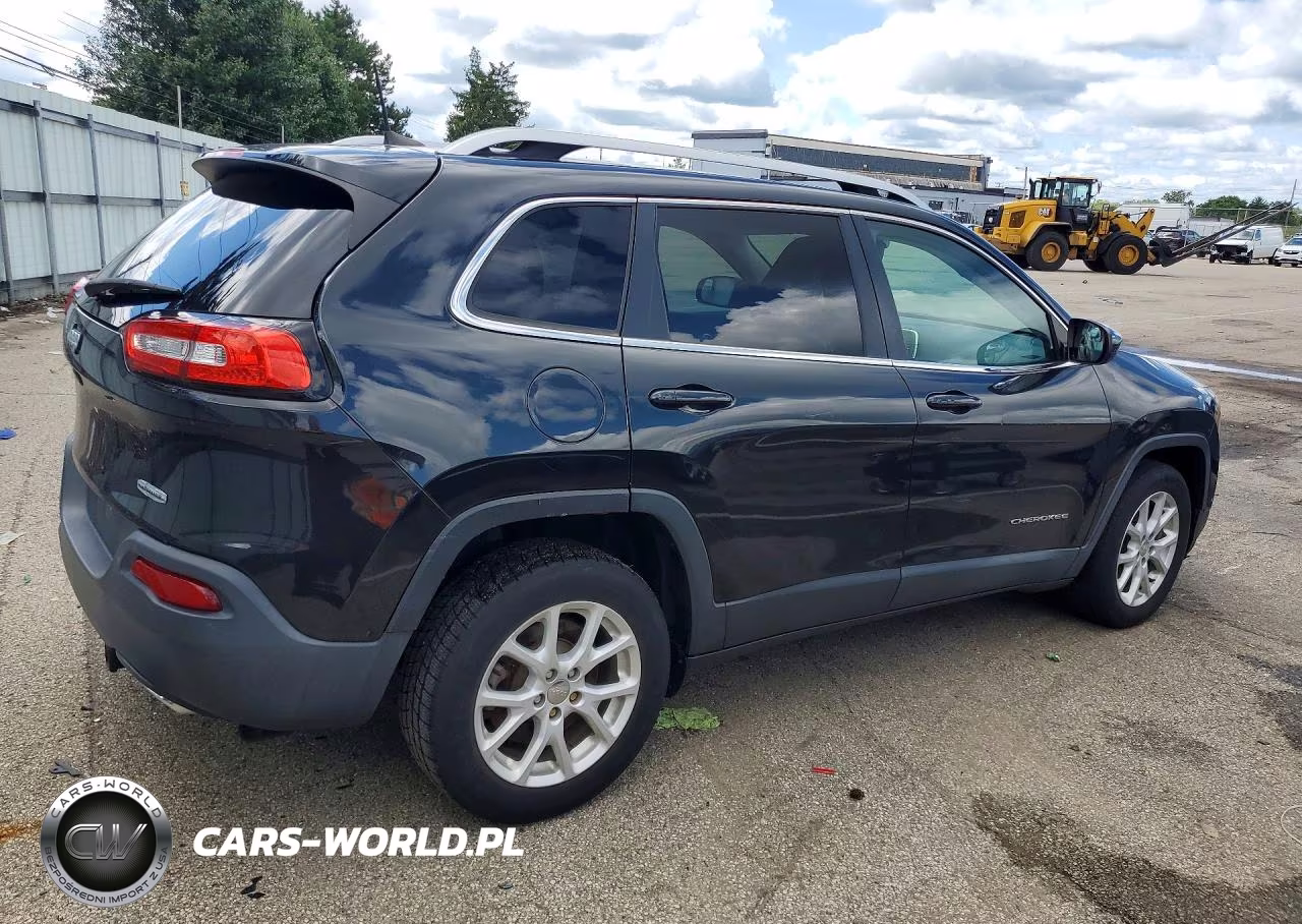 2016 Jeep Cherokee Latitude VIN:1C4PJLCS2GW207894 - 3