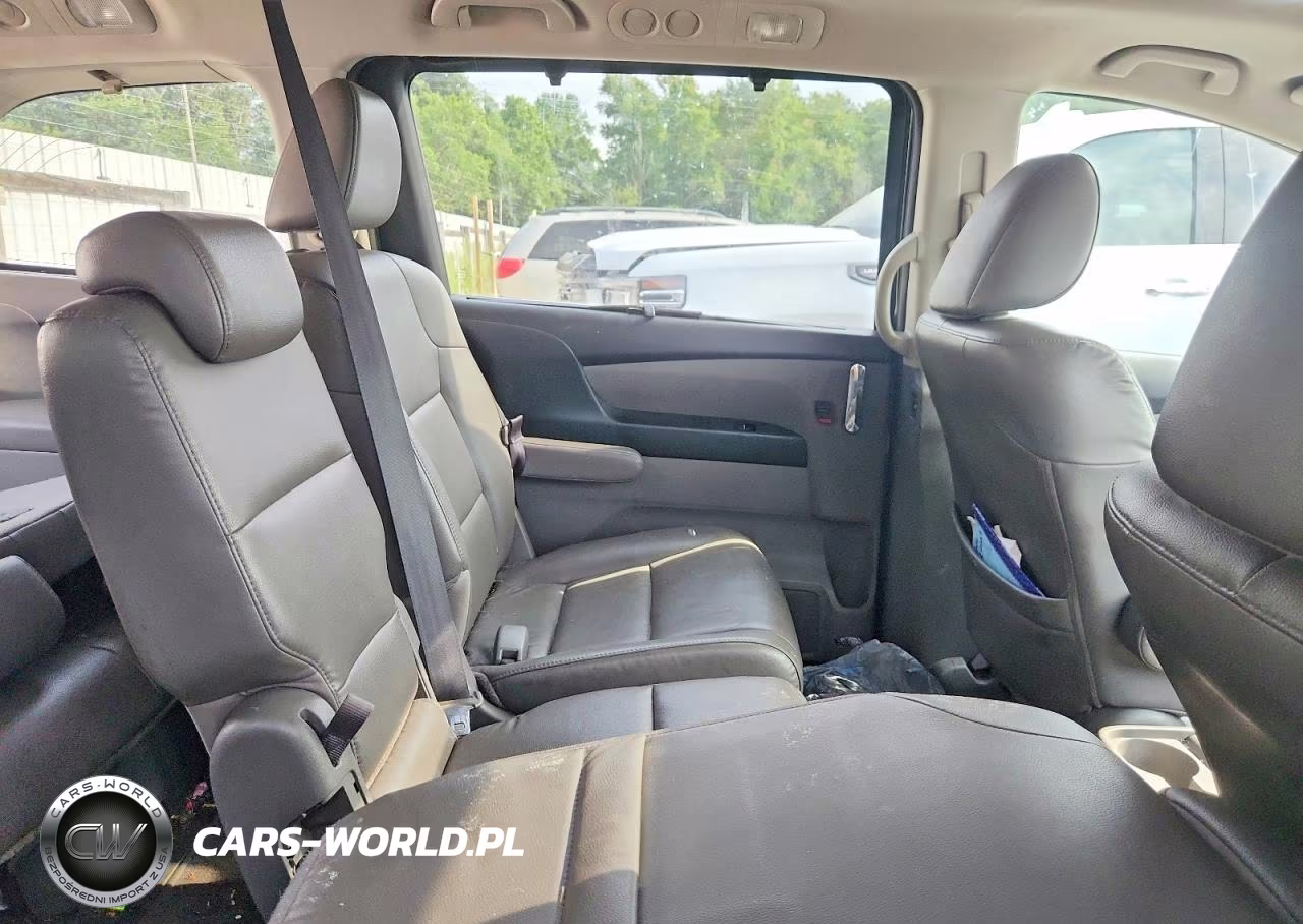 2015 Honda Odyssey Touring VIN:5FNRL5H99FB023849 - 11