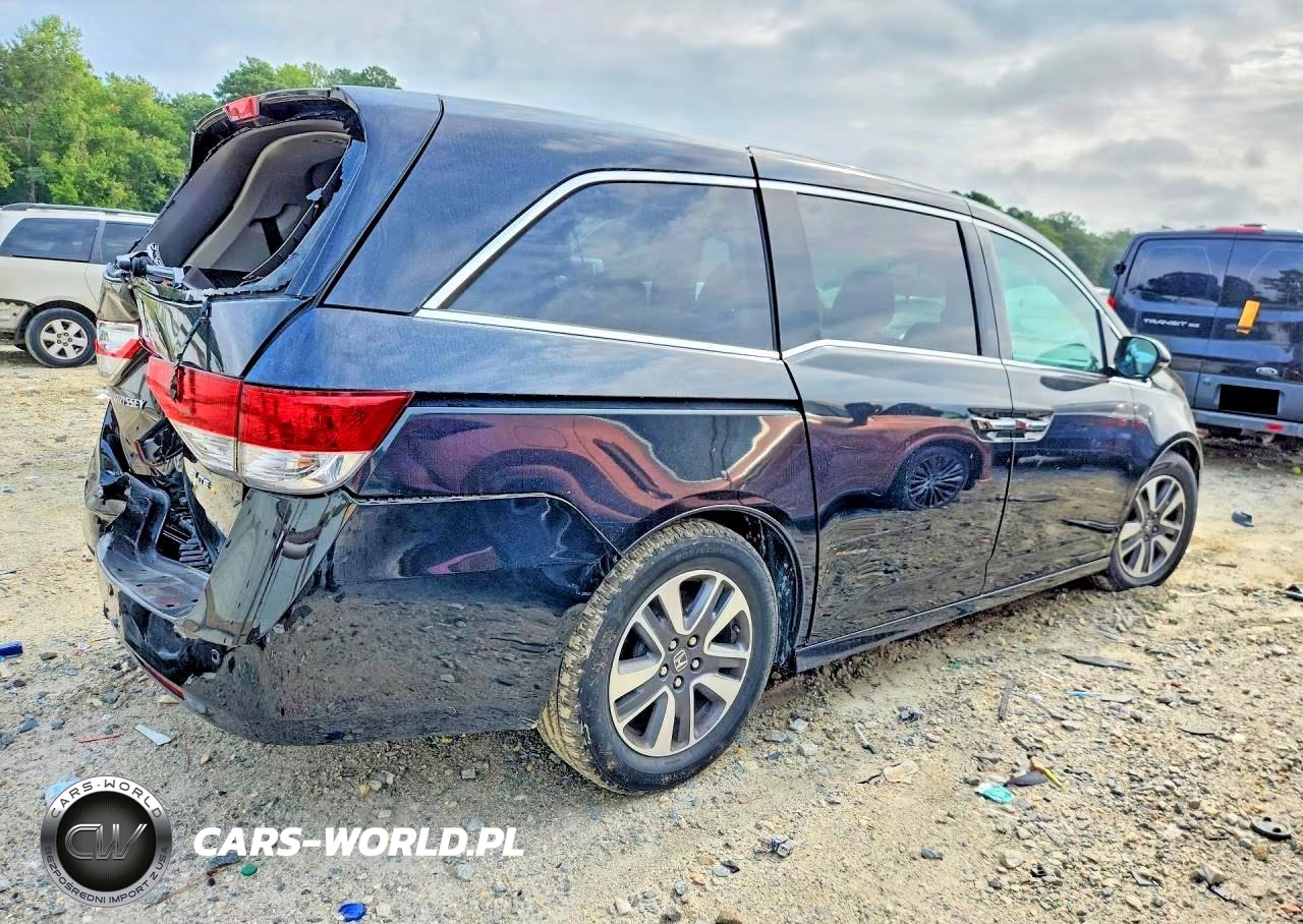 2015 Honda Odyssey Touring VIN:5FNRL5H99FB023849 - 3