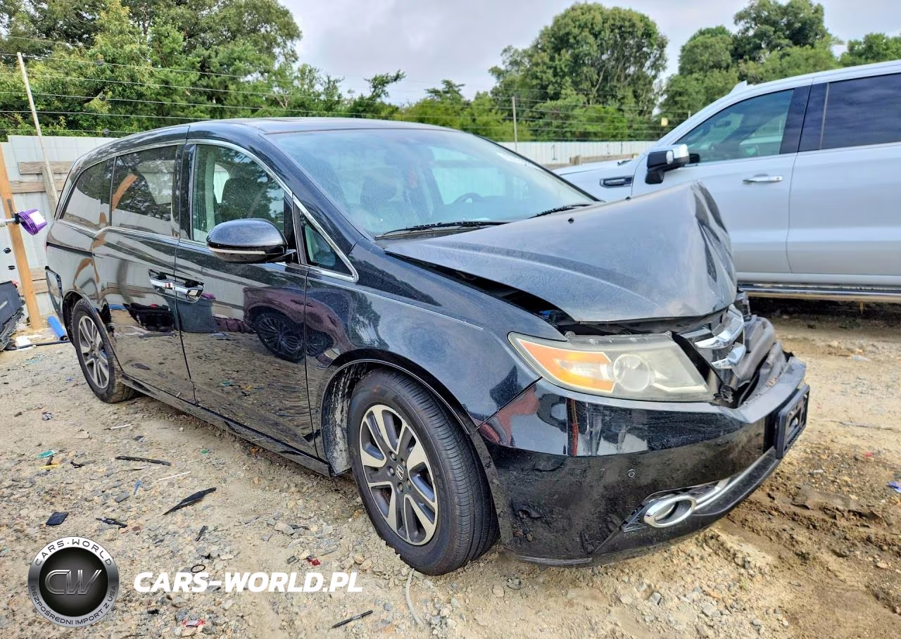 2015 Honda Odyssey Touring VIN:5FNRL5H99FB023849 - 4