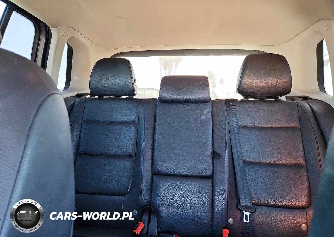 2017 Volkswagen Tiguan S VIN:WVGAV7AX1HK039220 - 10