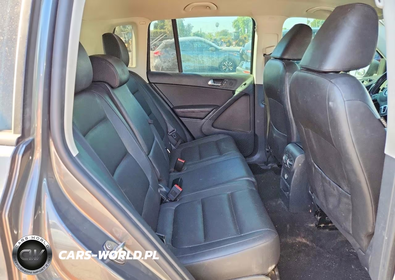 2017 Volkswagen Tiguan S VIN:WVGAV7AX1HK039220 - 11