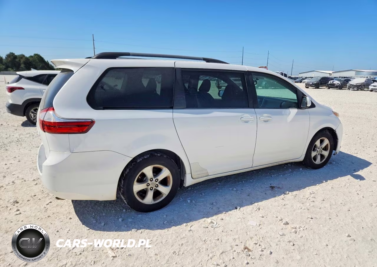 2015 Toyota Sienna Le VIN:5TDKK3DC8FS560511 - 3