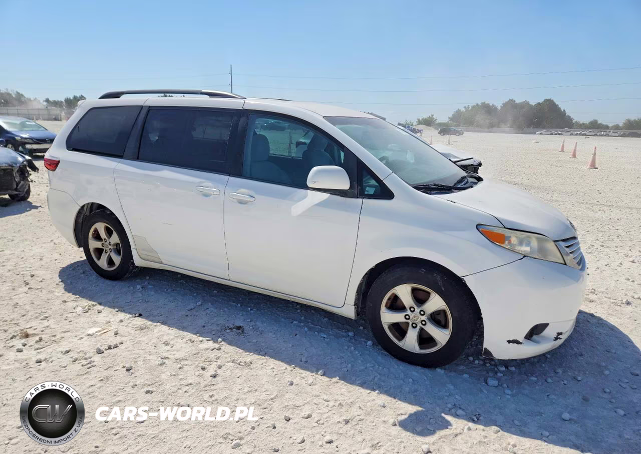 2015 Toyota Sienna Le VIN:5TDKK3DC8FS560511 - 4