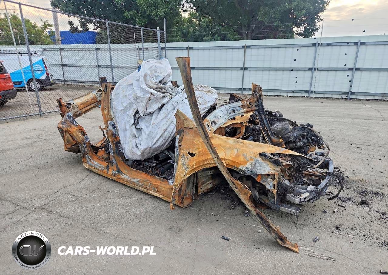 2025 Tesla Model Y VIN:7SAYGAEE2SF272677 - 4