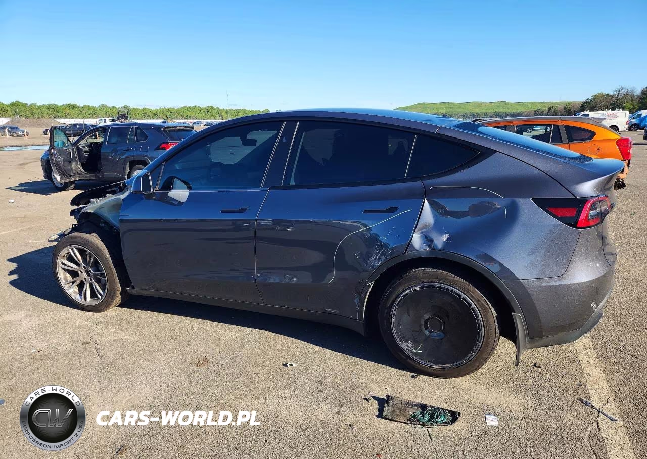 2023 Tesla Model Y VIN:7SAYGDEE2PA179048 - 2