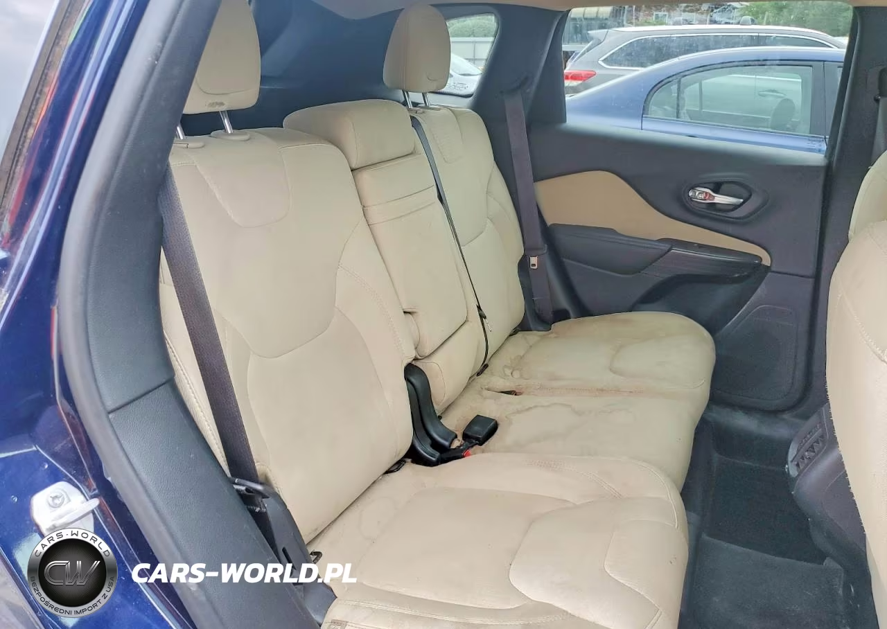 2015 Jeep Cherokee Latitude VIN:1C4PJMCSXFW504710 - 11