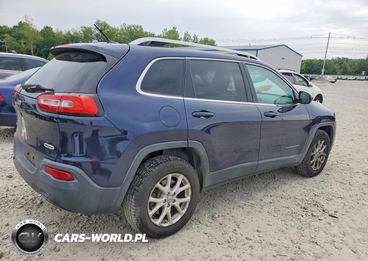 2015 Jeep Cherokee Latitude VIN:1C4PJMCSXFW504710 - 3