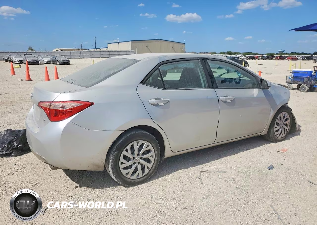 2018 Toyota Corolla Le VIN:2T1BURHE4JC068956 - 3
