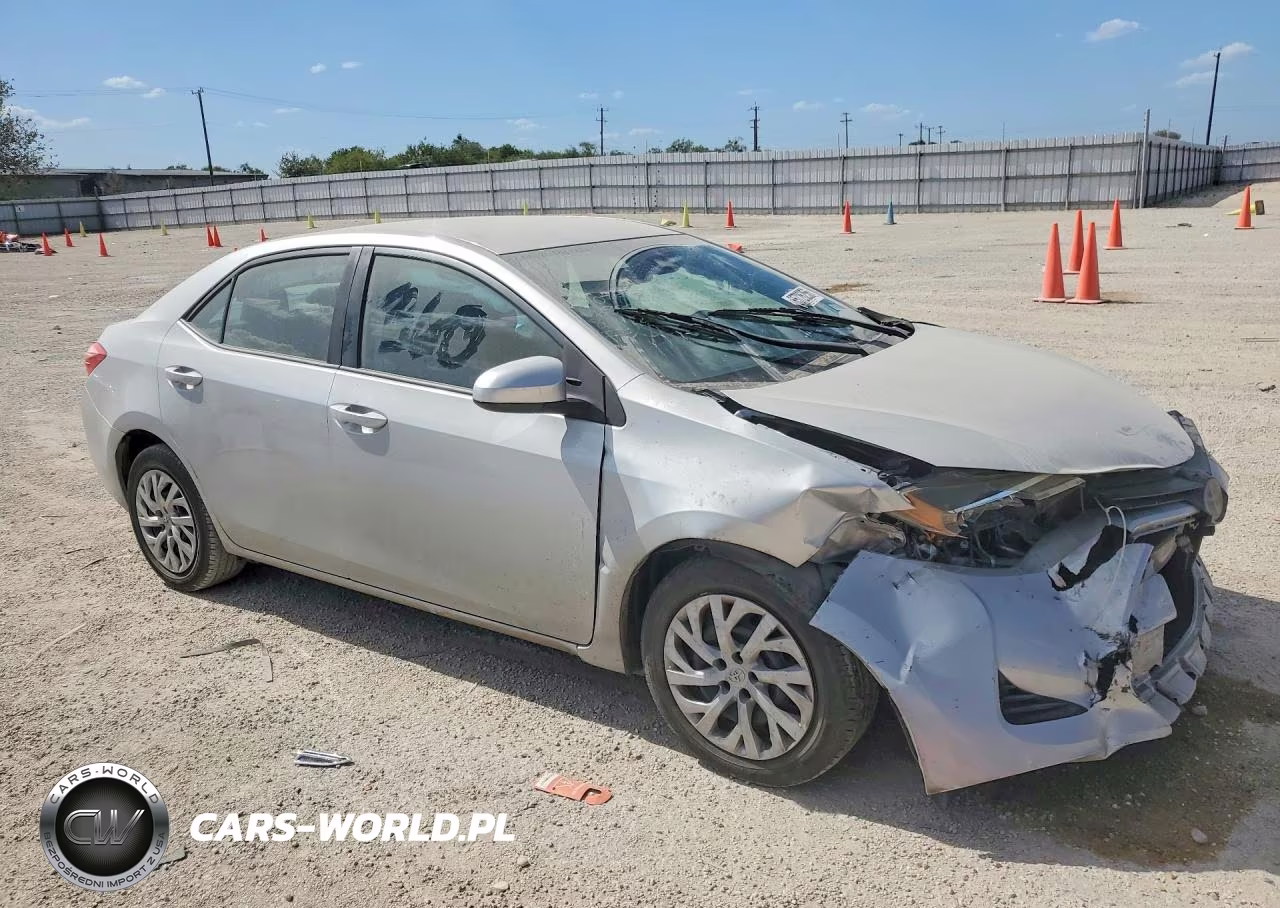 2018 Toyota Corolla Le VIN:2T1BURHE4JC068956 - 4