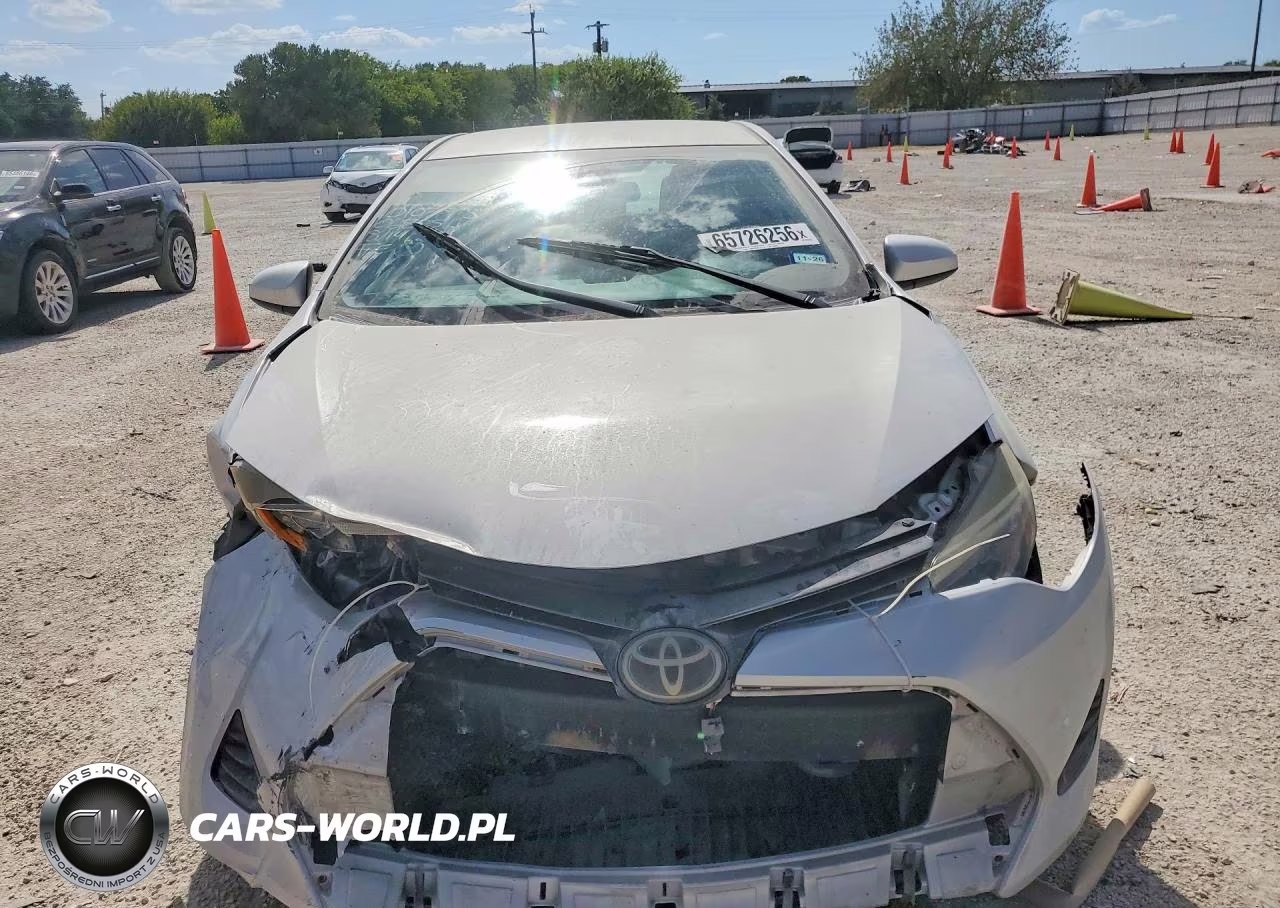 2018 Toyota Corolla Le VIN:2T1BURHE4JC068956 - 5