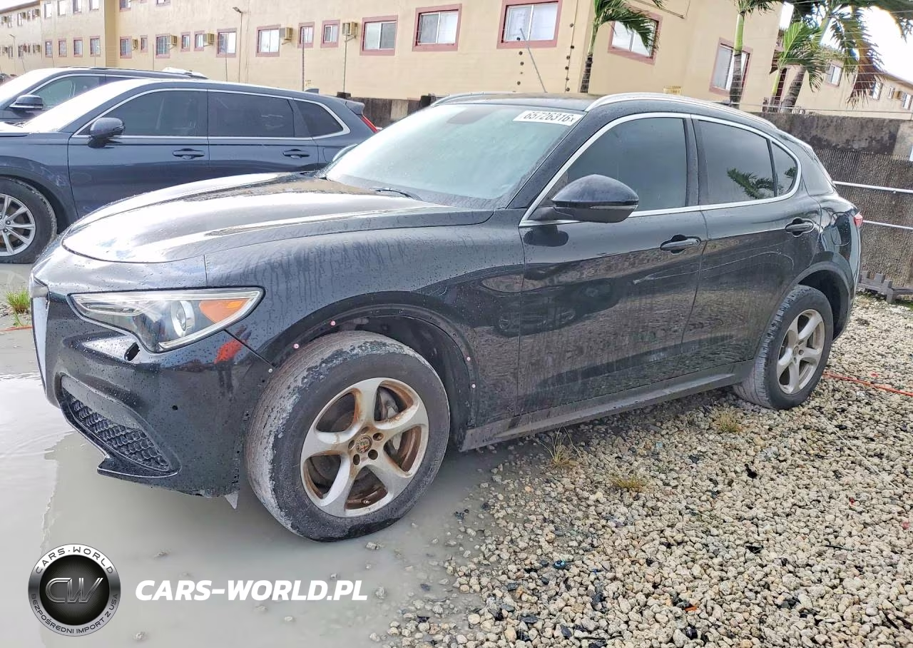 2018 Alfa Romeo Stelvio – zdjęcie 1 z 12