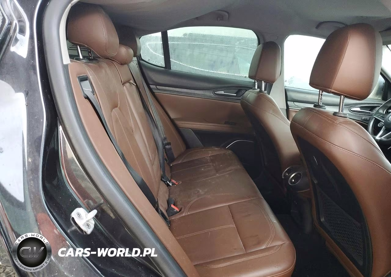 2018 Alfa Romeo Stelvio VIN:ZASFAKAN7J7B87945 - 10