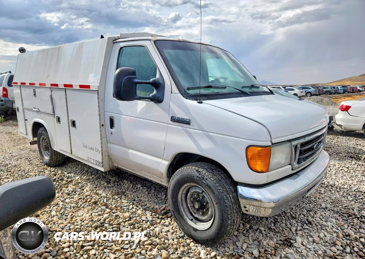 2007 Ford Econoline E350 Super Duty Cutaway Van VIN:1FDSE35L77DA91863 - 4