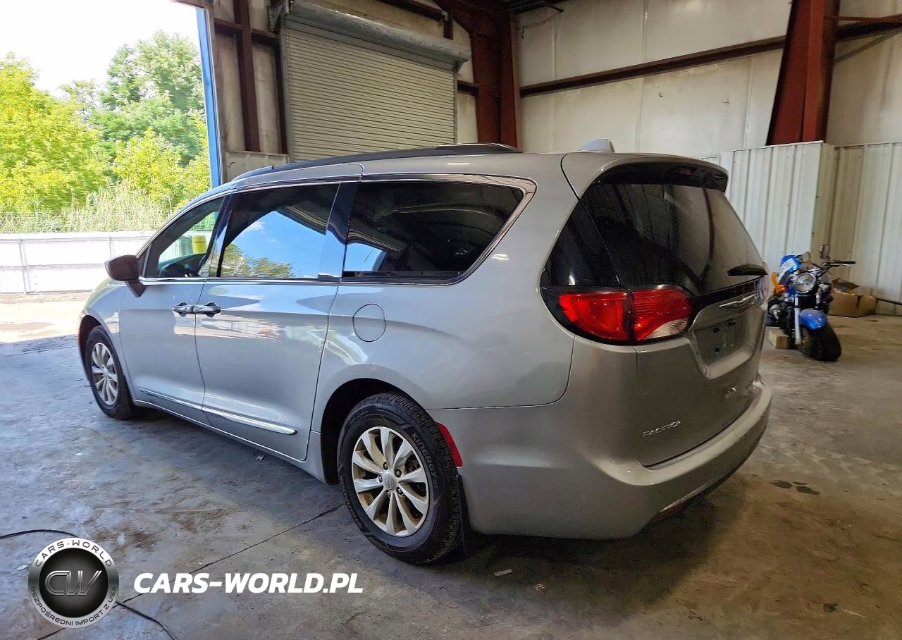 2017 Chrysler Pacifica Touring L VIN:2C4RC1BG6HR609920 - 2